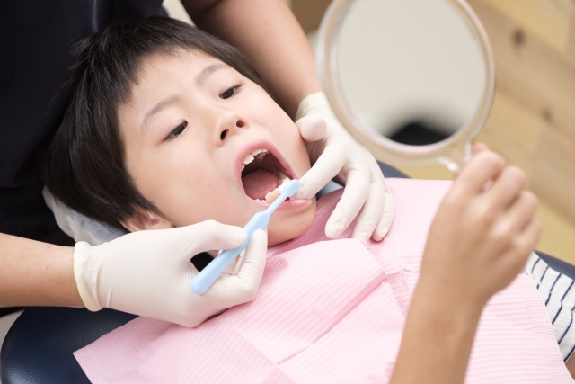 小学生への歯磨き指導